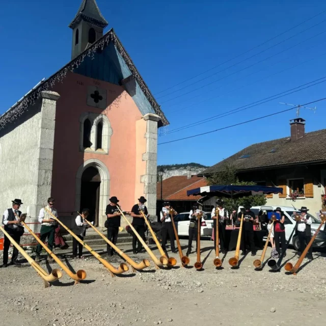 Super week-end à Scionzier pour ce formidable rassemblement autour du cor des Alpes ! Bravo à tous les sonneurs et un grand merci à Clara Pasquier Mangini , son mari Claude et l'équipe des bénévoles . Et ravis de retrouver l'ami @alexandrejous 

#scionzier #cordesalpes #factureinstrumentale #resonancebois